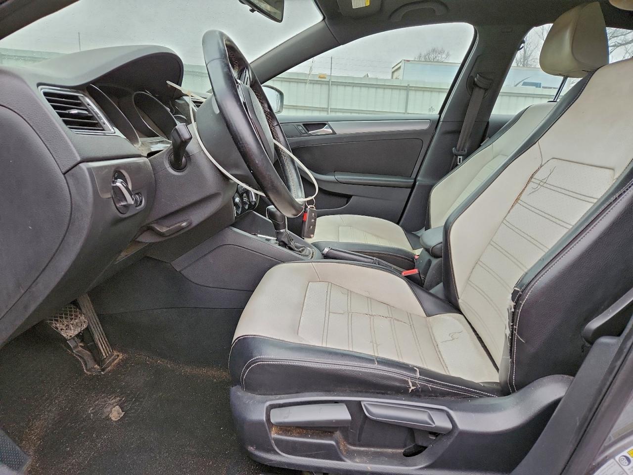 2016 VOLKSWAGEN JETTA SPORT photo 7