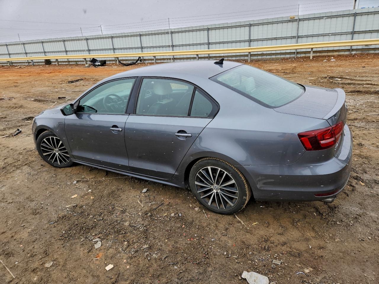 2016 VOLKSWAGEN JETTA SPORT photo 2