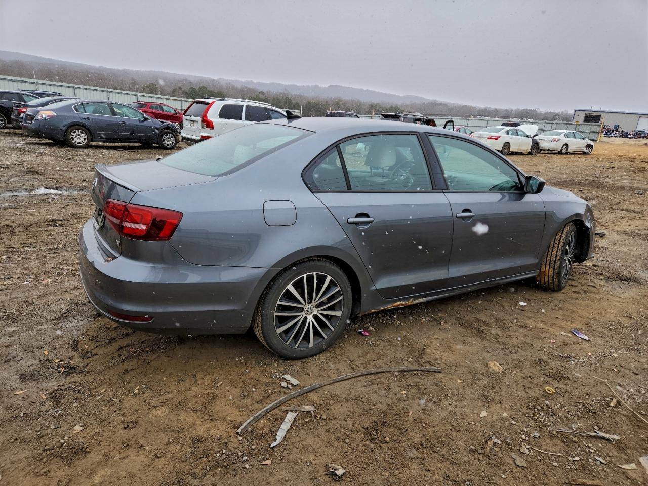 2016 VOLKSWAGEN JETTA SPORT photo 3