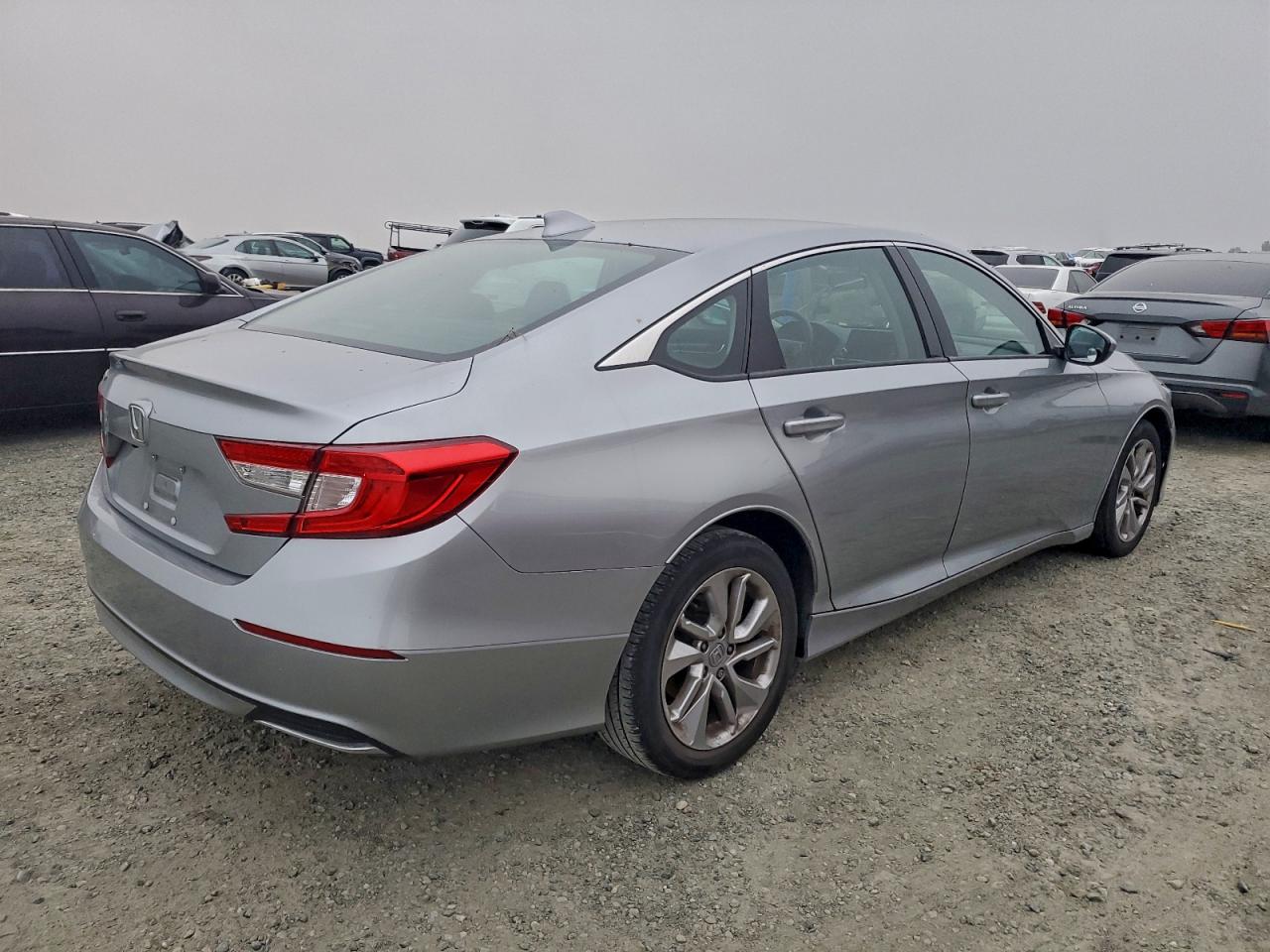 2018 HONDA ACCORD LX photo 5