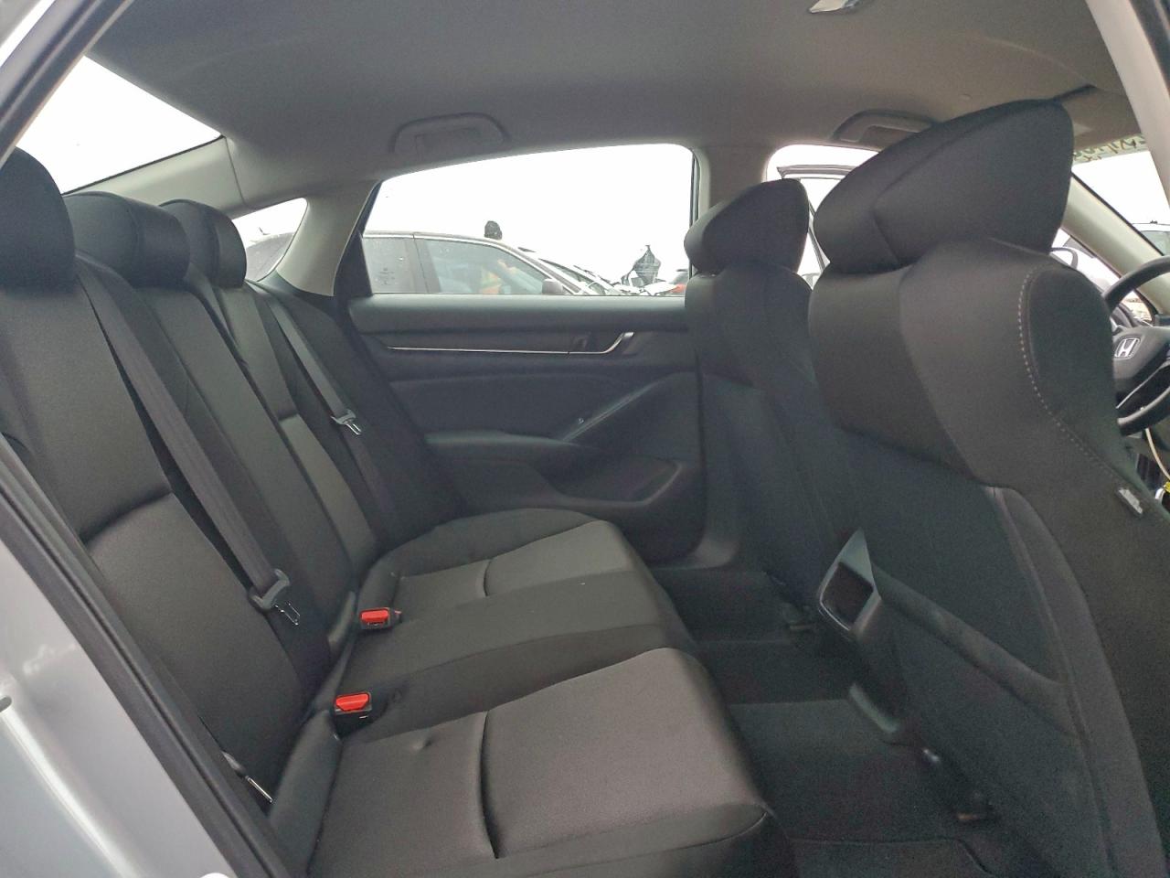 2018 HONDA ACCORD LX photo 19