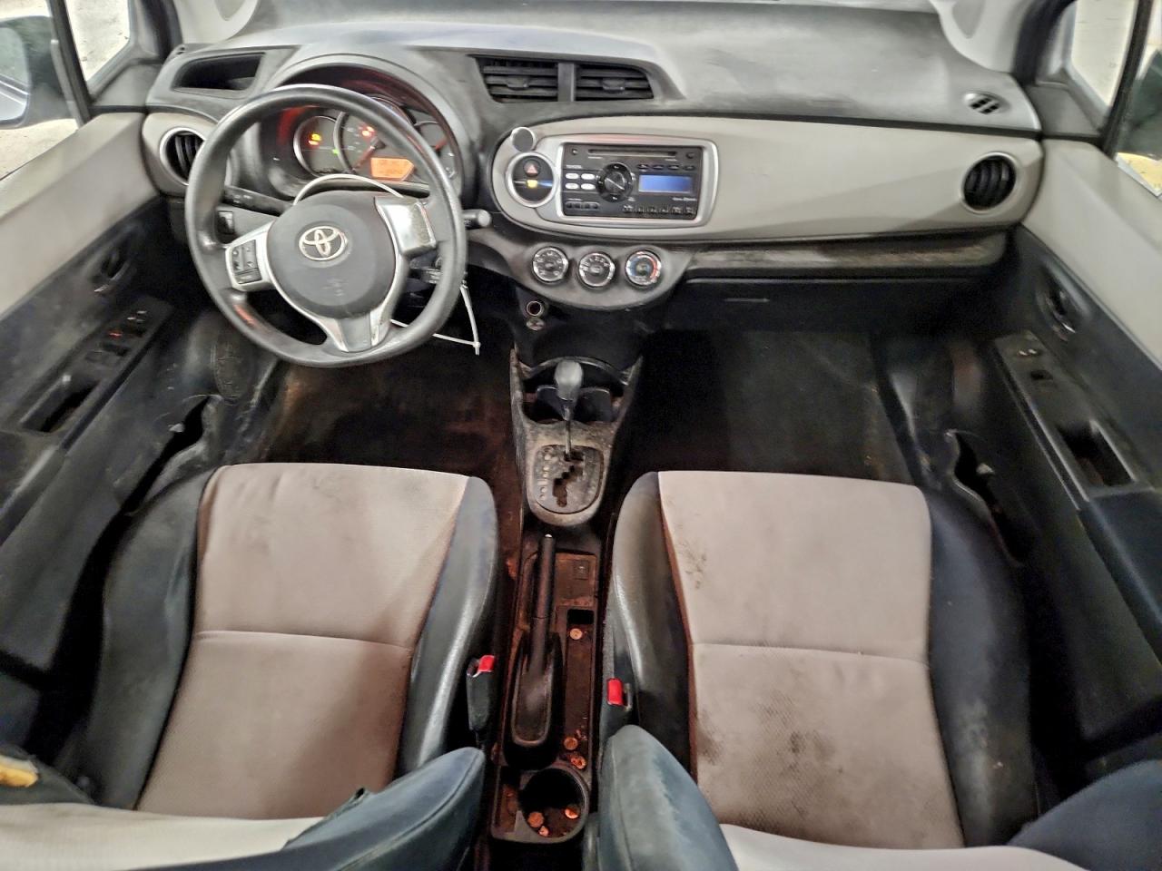 2012 TOYOTA YARIS photo 15
