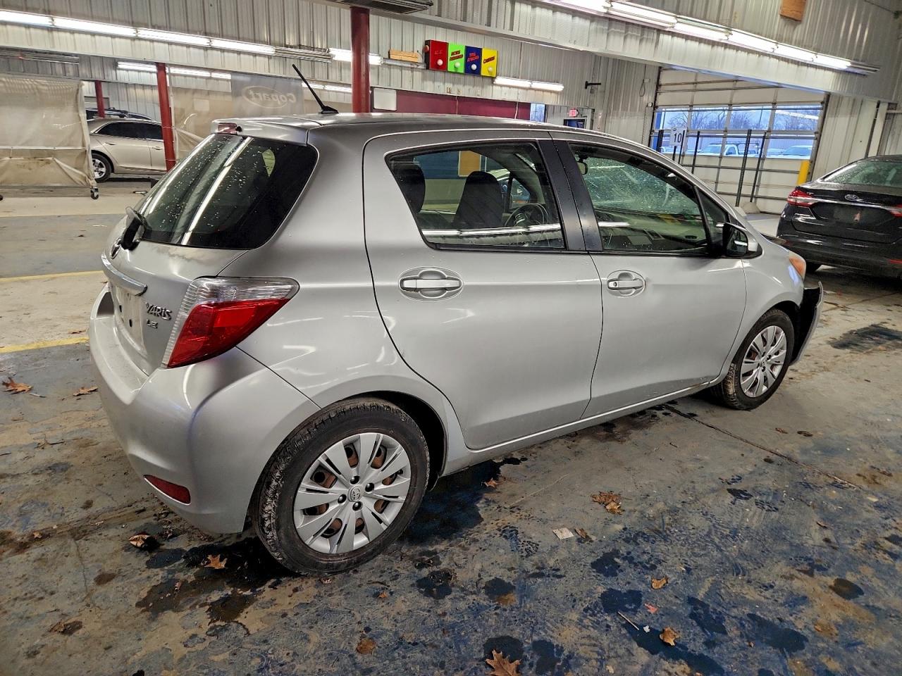 2012 TOYOTA YARIS photo 5