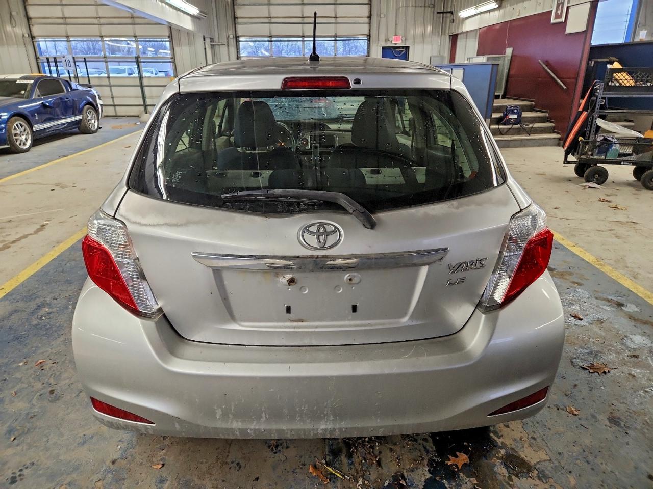 2012 TOYOTA YARIS photo 11