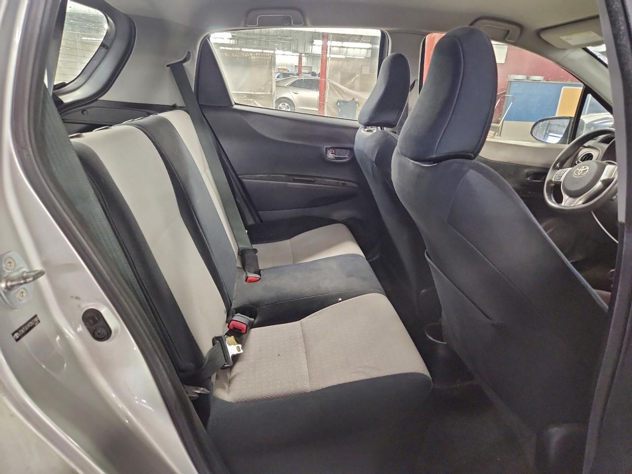 2012 TOYOTA YARIS photo 19