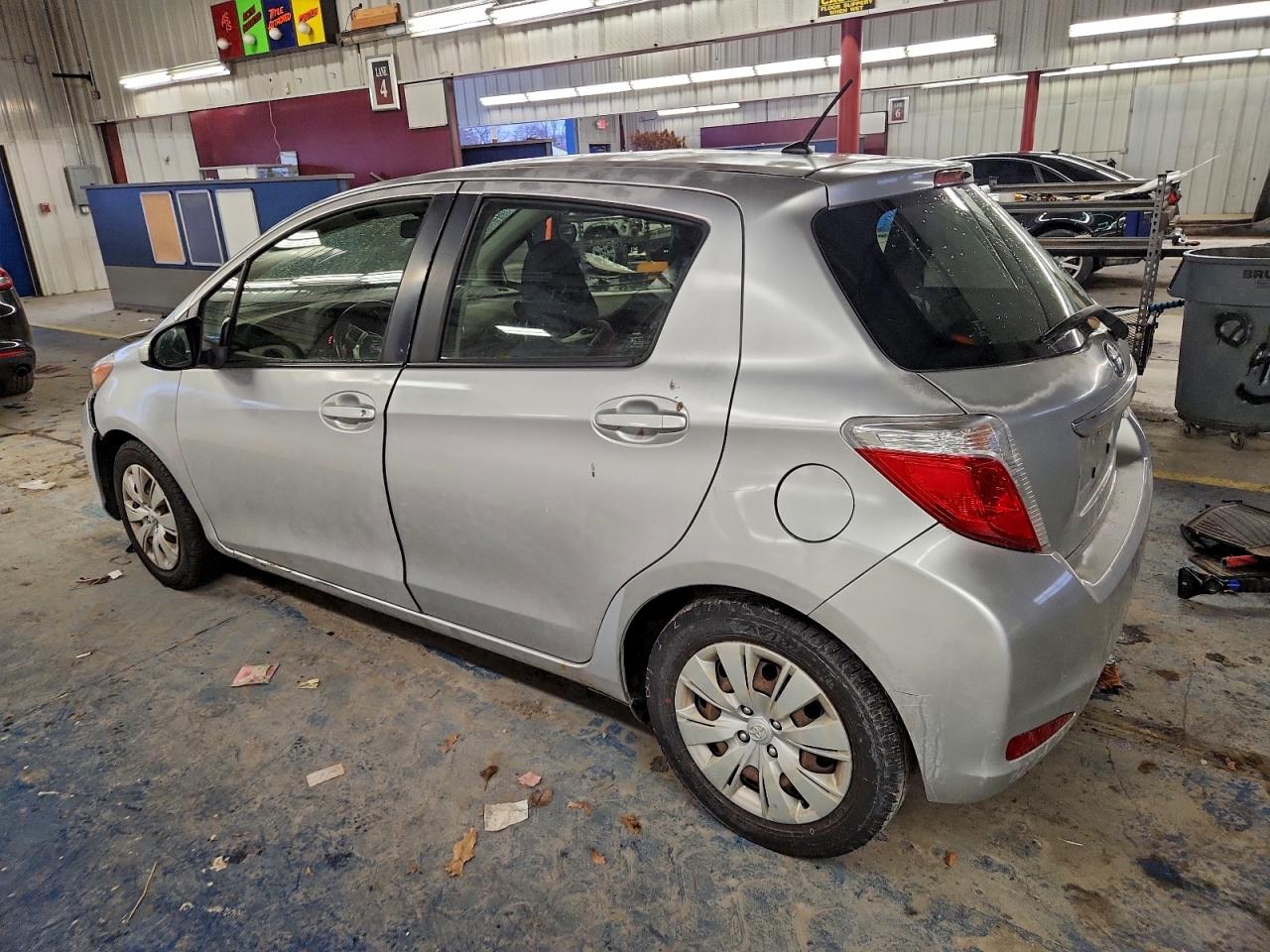 2012 TOYOTA YARIS photo 3