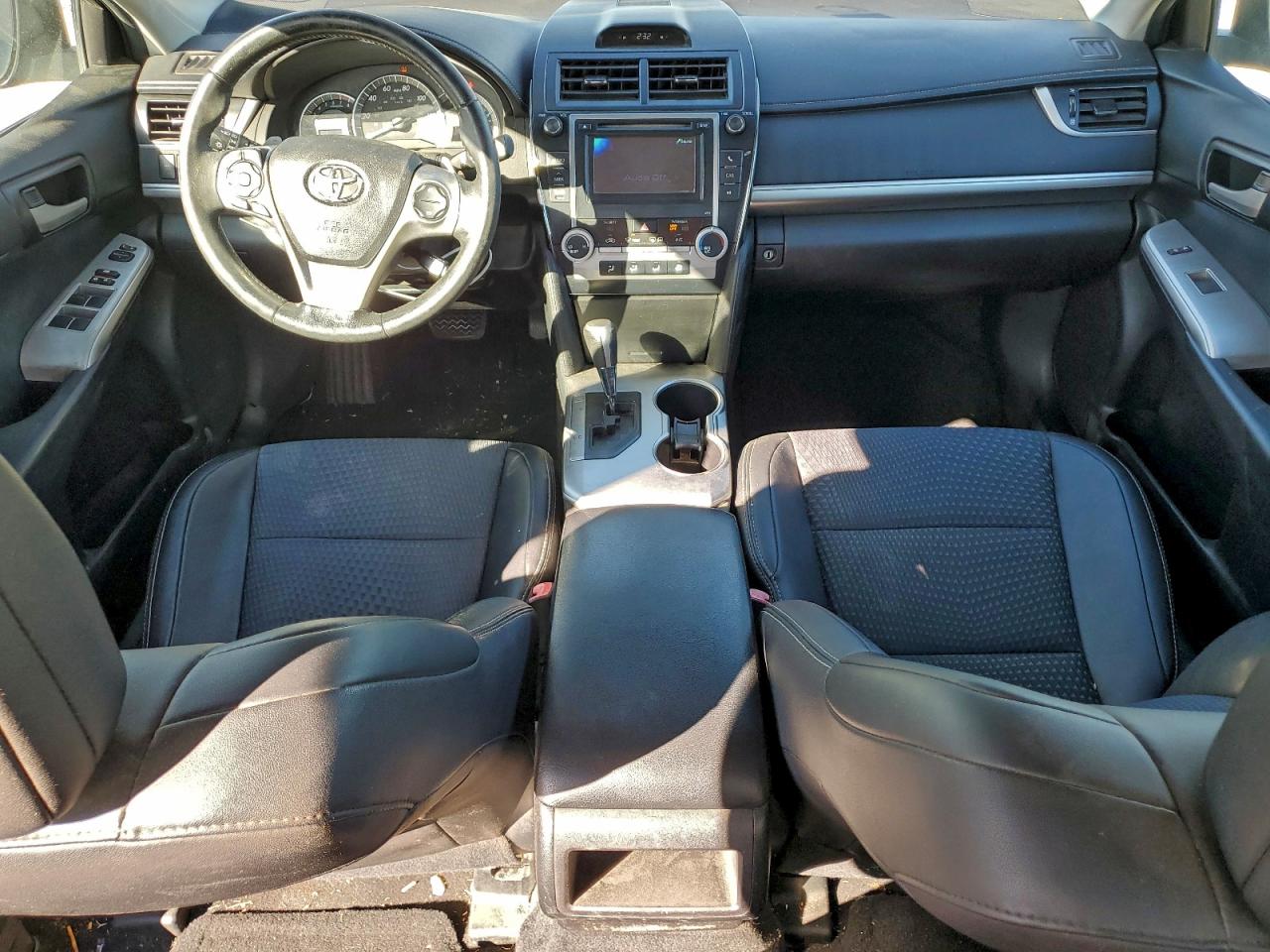 2014 TOYOTA CAMRY L photo 8