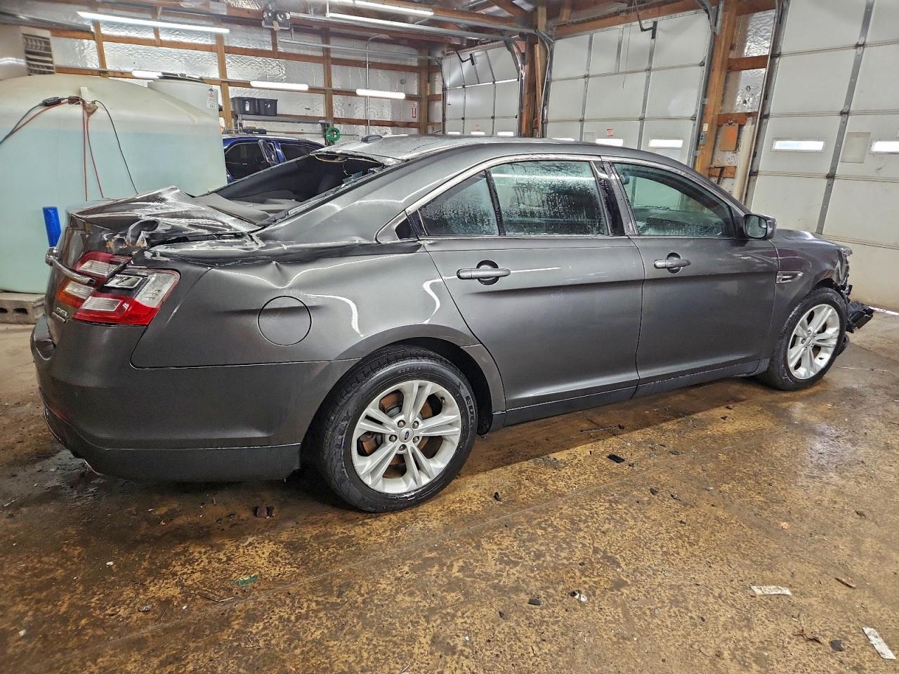 2018 FORD TAURUS SEL photo 3