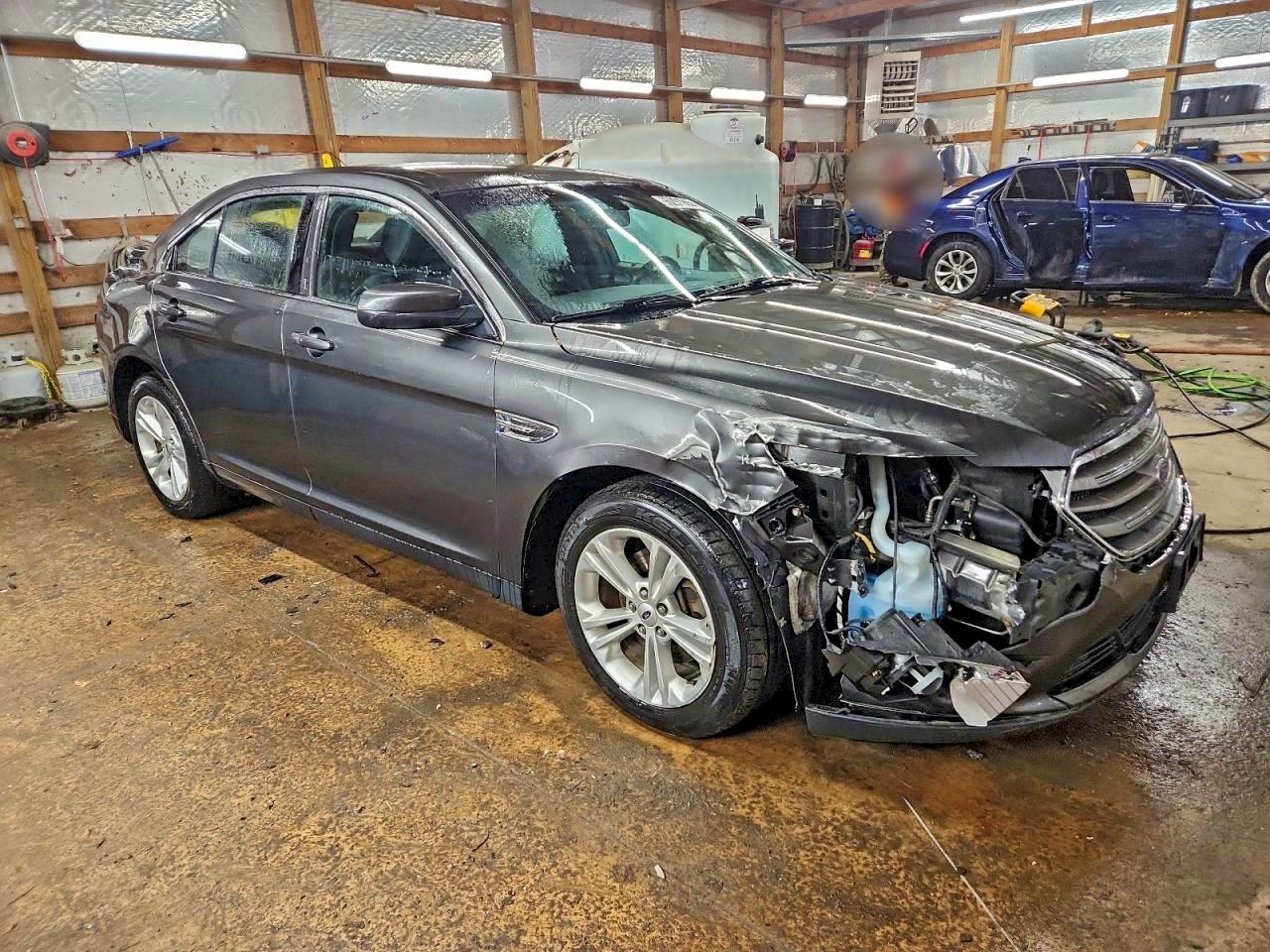 2018 FORD TAURUS SEL photo 4