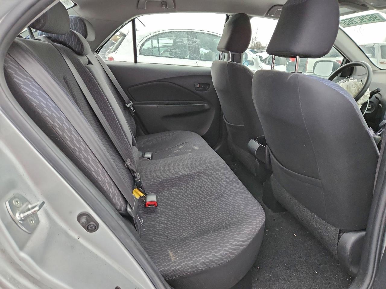 2010 TOYOTA YARIS photo 10