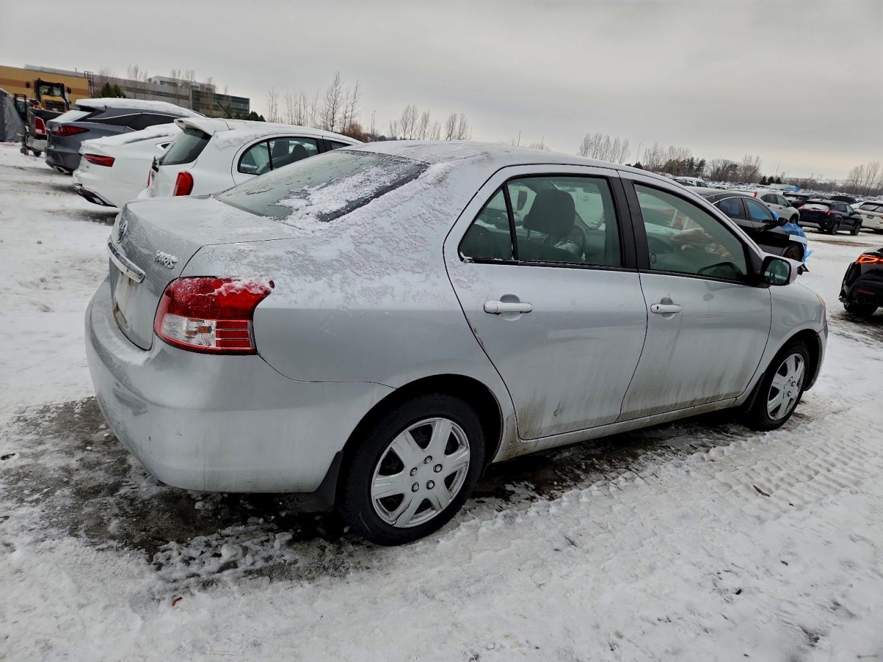 2010 TOYOTA YARIS photo 3