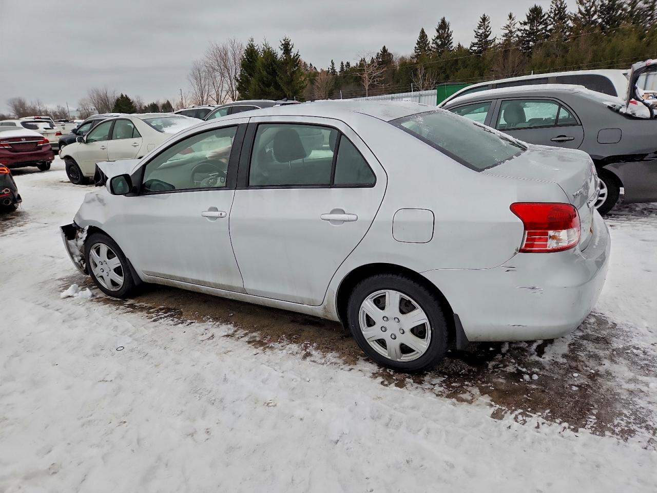 2010 TOYOTA YARIS photo 2