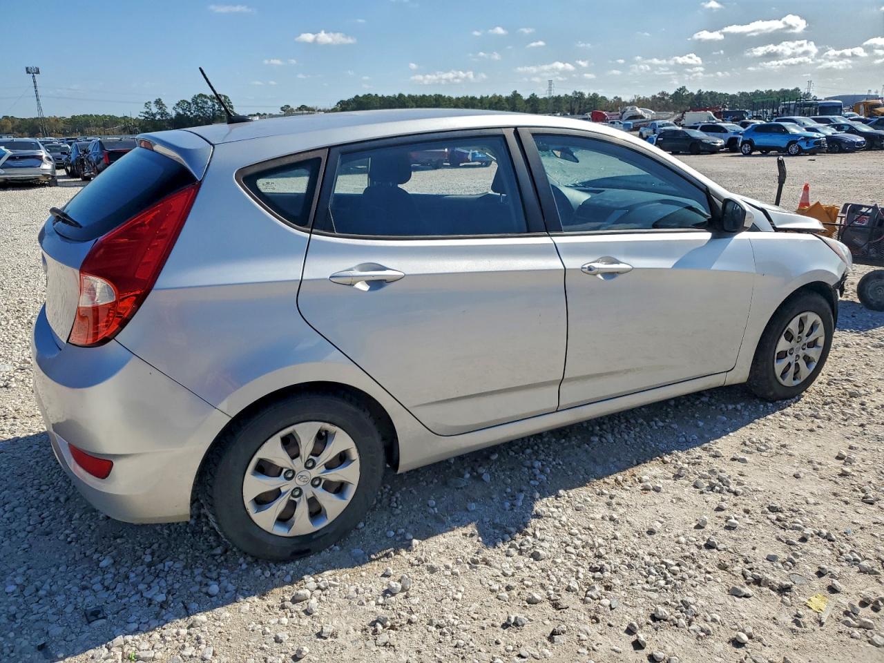 2015 HYUNDAI ACCENT GS photo 3