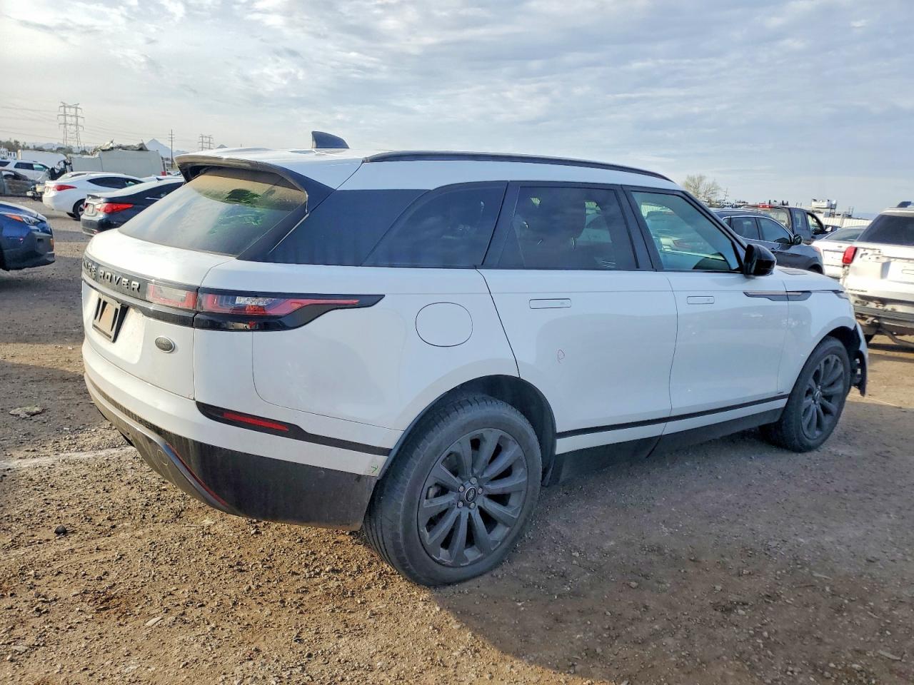 2018 LAND ROVER RANGE ROVER VELAR R-DYNAMIC SE photo 3