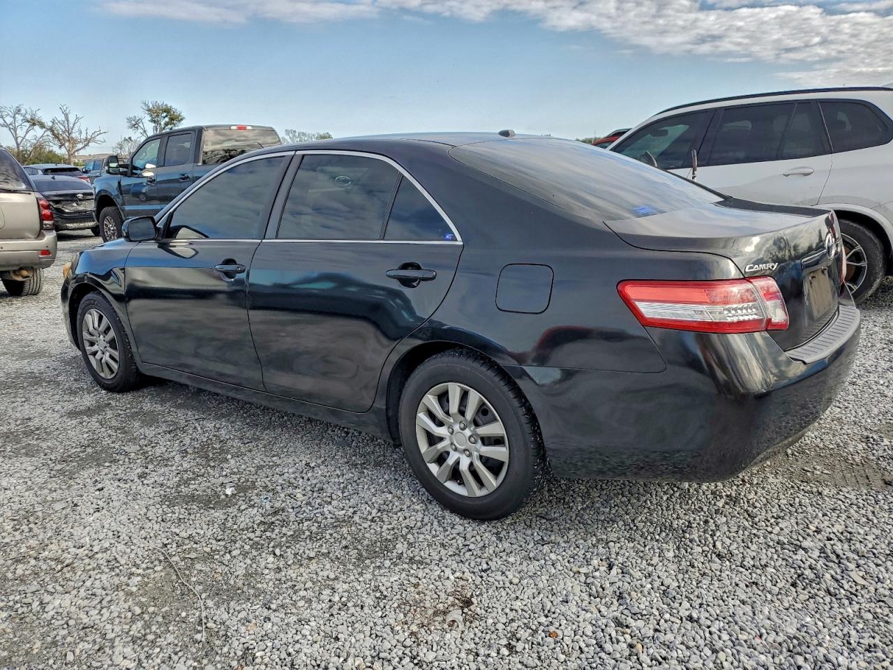 2011 TOYOTA CAMRY BASE photo 2