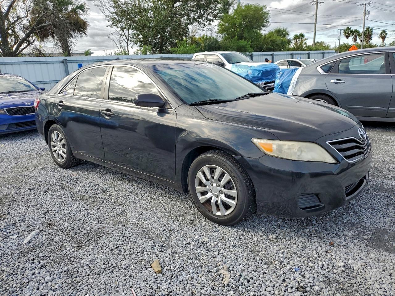 2011 TOYOTA CAMRY BASE photo 4