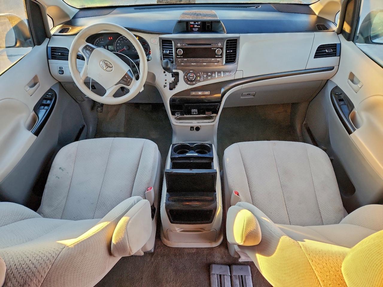 2013 TOYOTA SIENNA LE photo 8