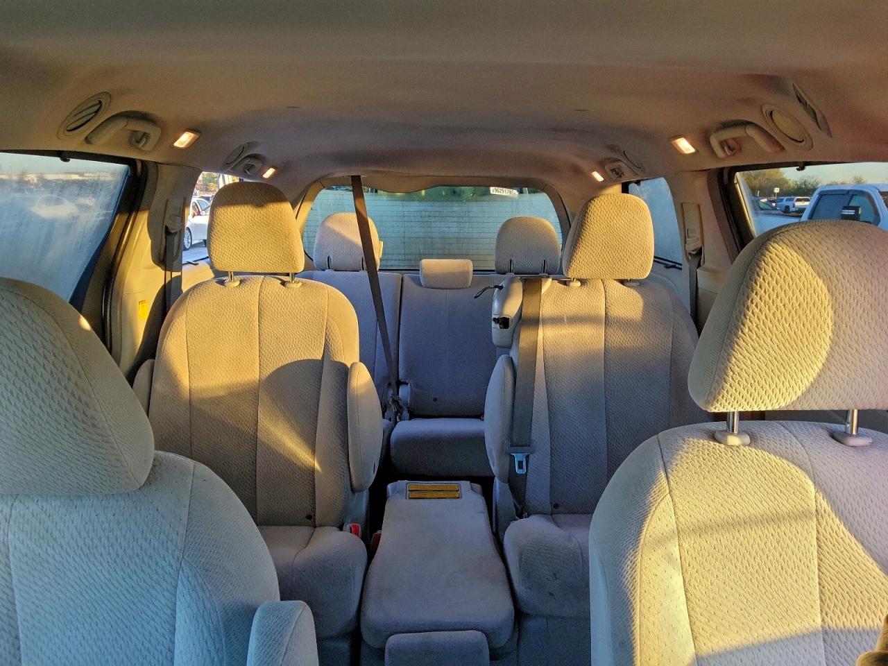 2013 TOYOTA SIENNA LE photo 10