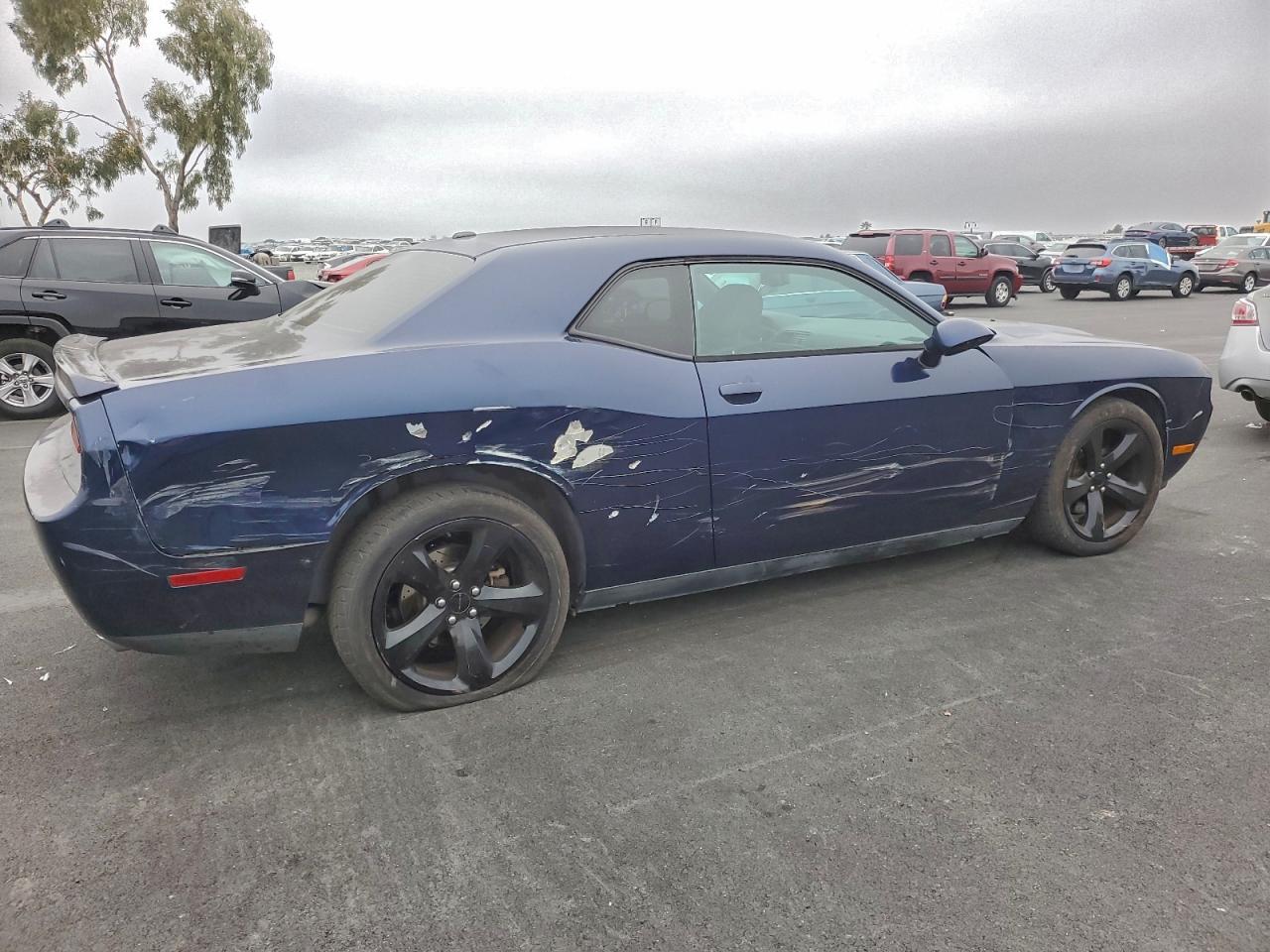 2013 DODGE CHALLENGER SXT photo 3