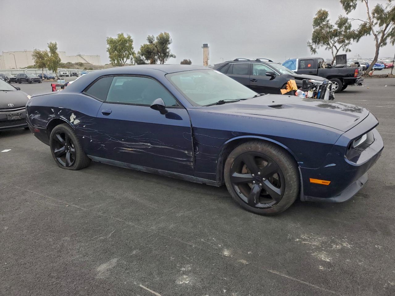 2013 DODGE CHALLENGER SXT photo 4
