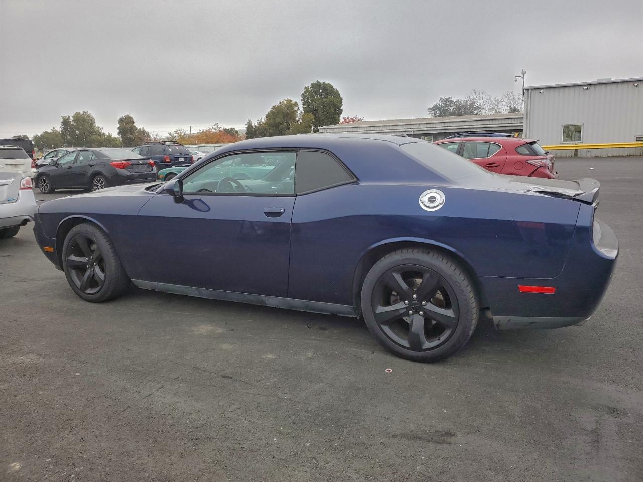 2013 DODGE CHALLENGER SXT photo 2