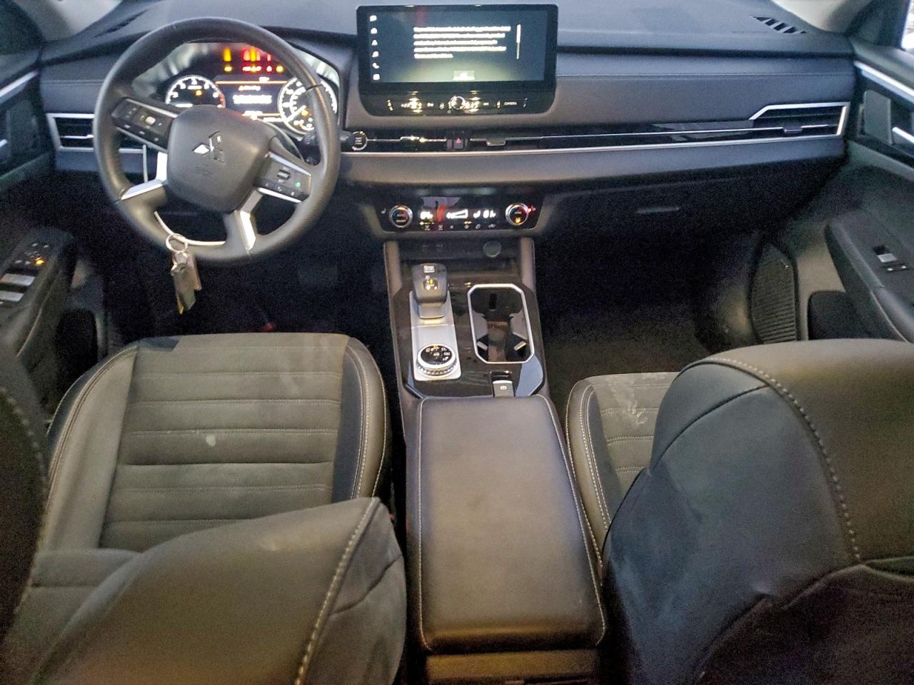 2025 MITSUBISHI OUTLANDER SE photo 8