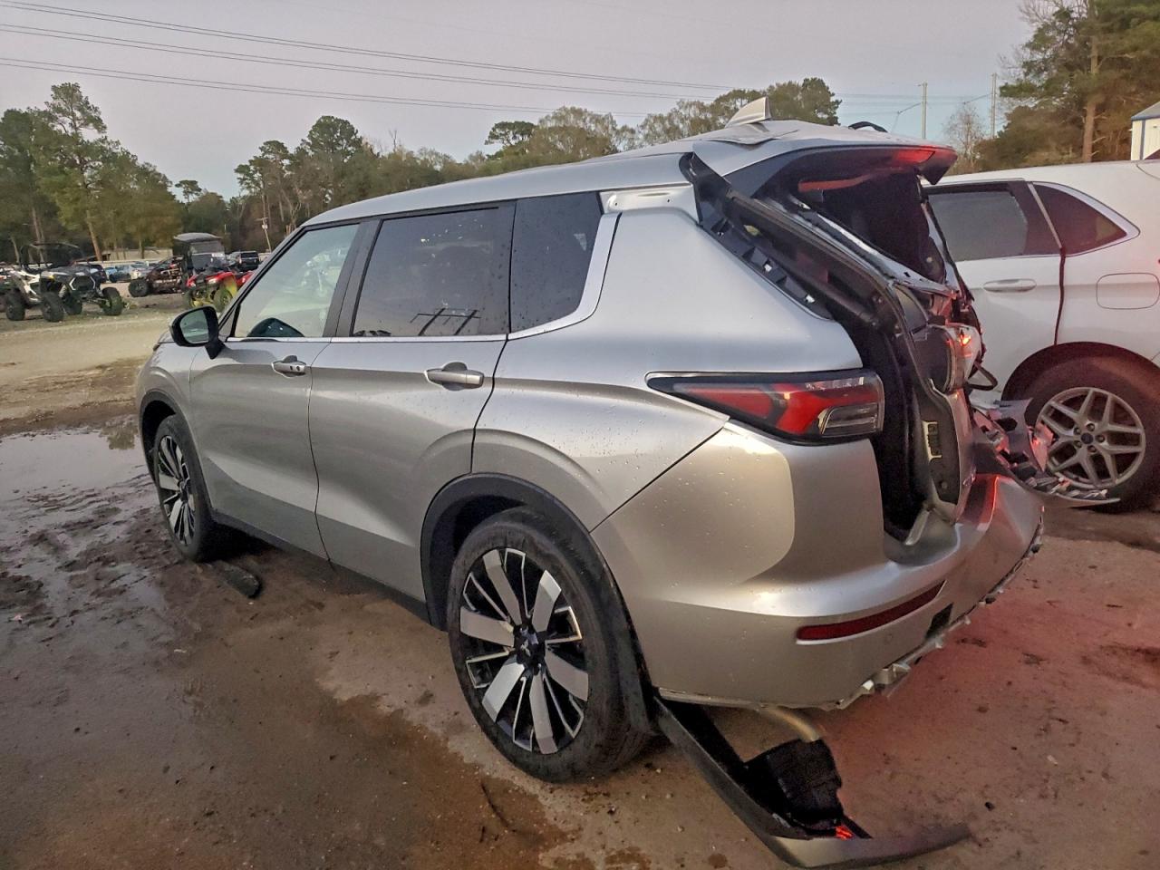 2025 MITSUBISHI OUTLANDER SE photo 2
