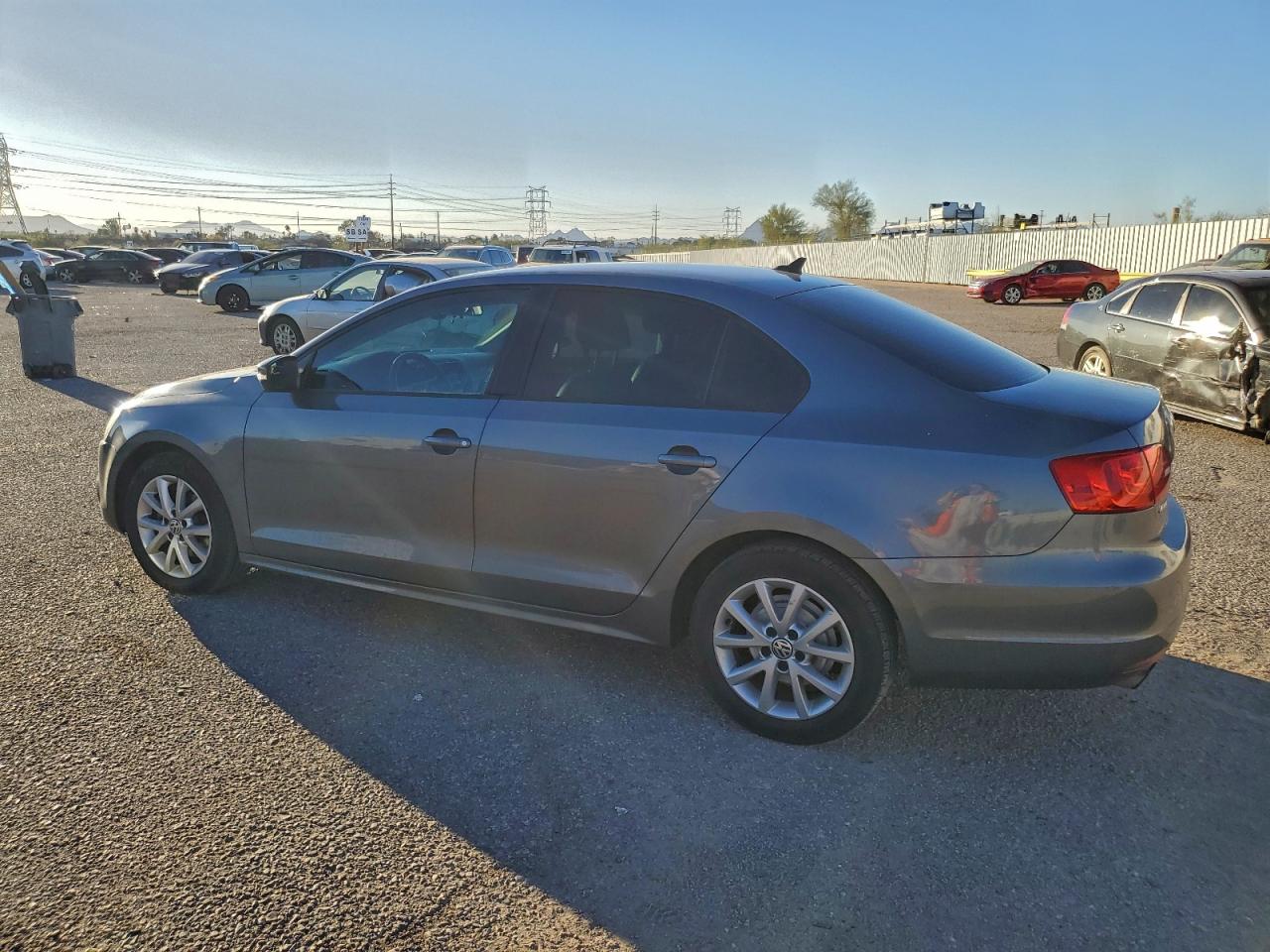2012 VOLKSWAGEN JETTA SE photo 2