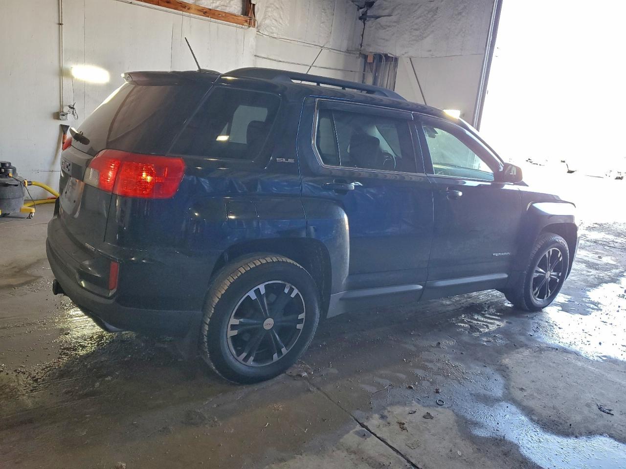 2017 GMC TERRAIN SLE photo 3