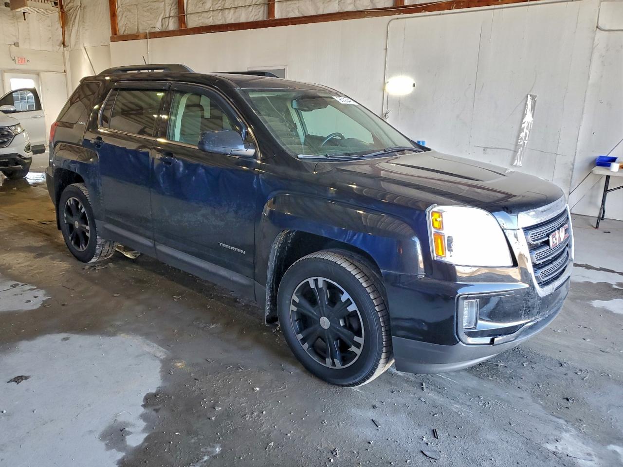2017 GMC TERRAIN SLE photo 4