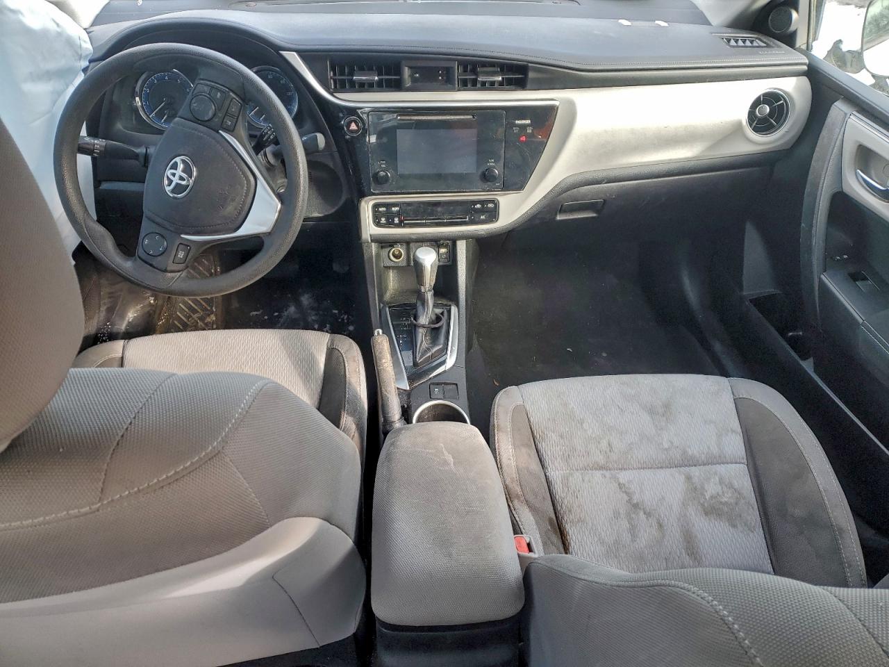 2017 TOYOTA COROLLA L photo 8