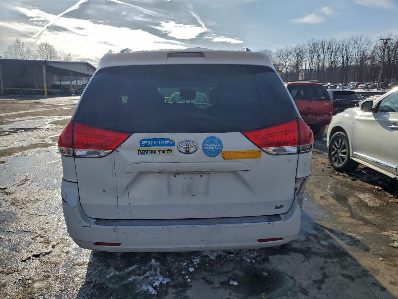 2014 TOYOTA SIENNA LE photo 6