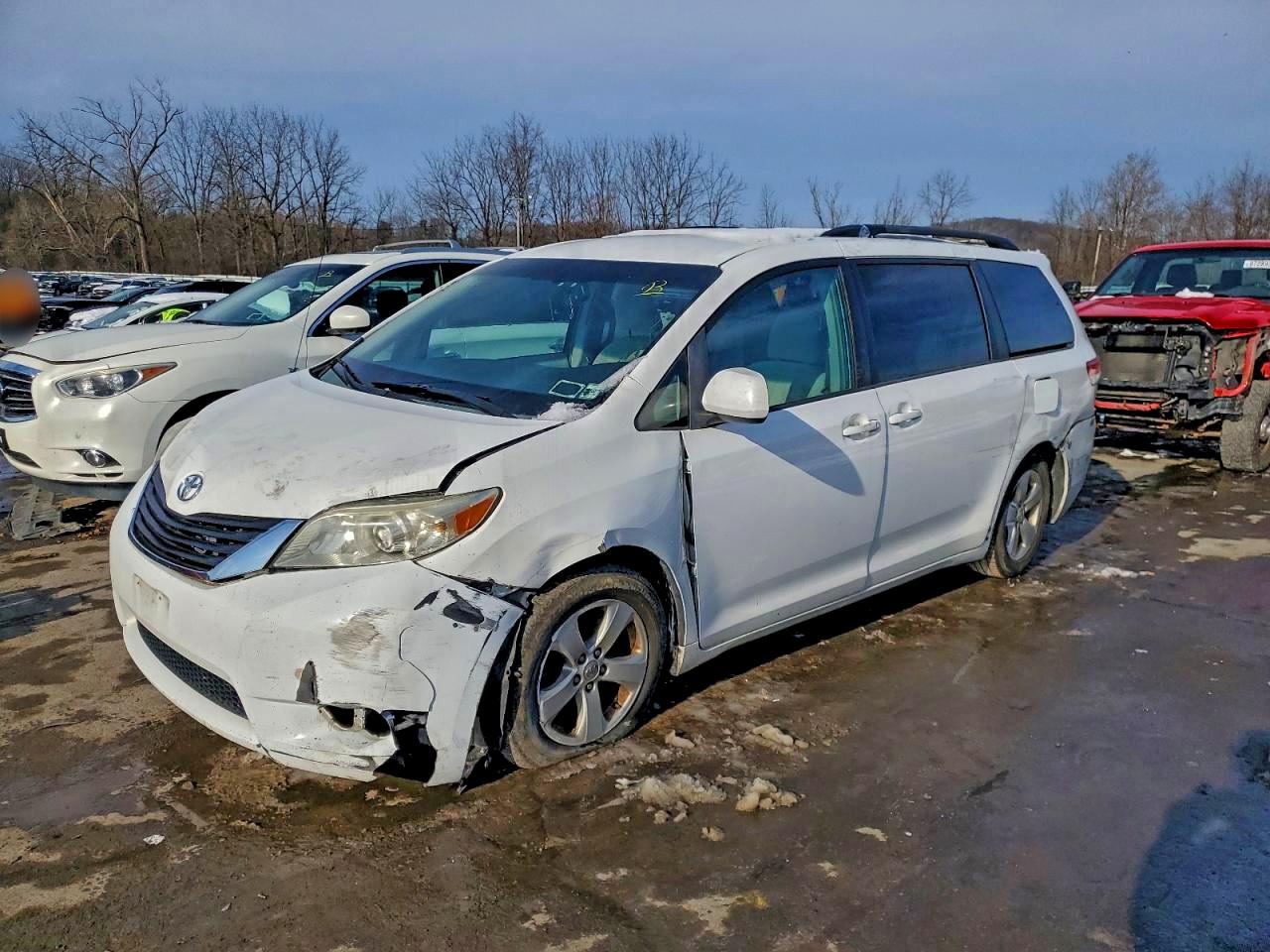 2014 TOYOTA SIENNA