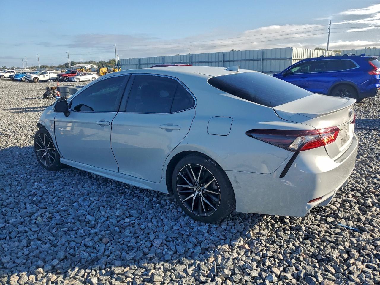 2022 TOYOTA CAMRY SE photo 4