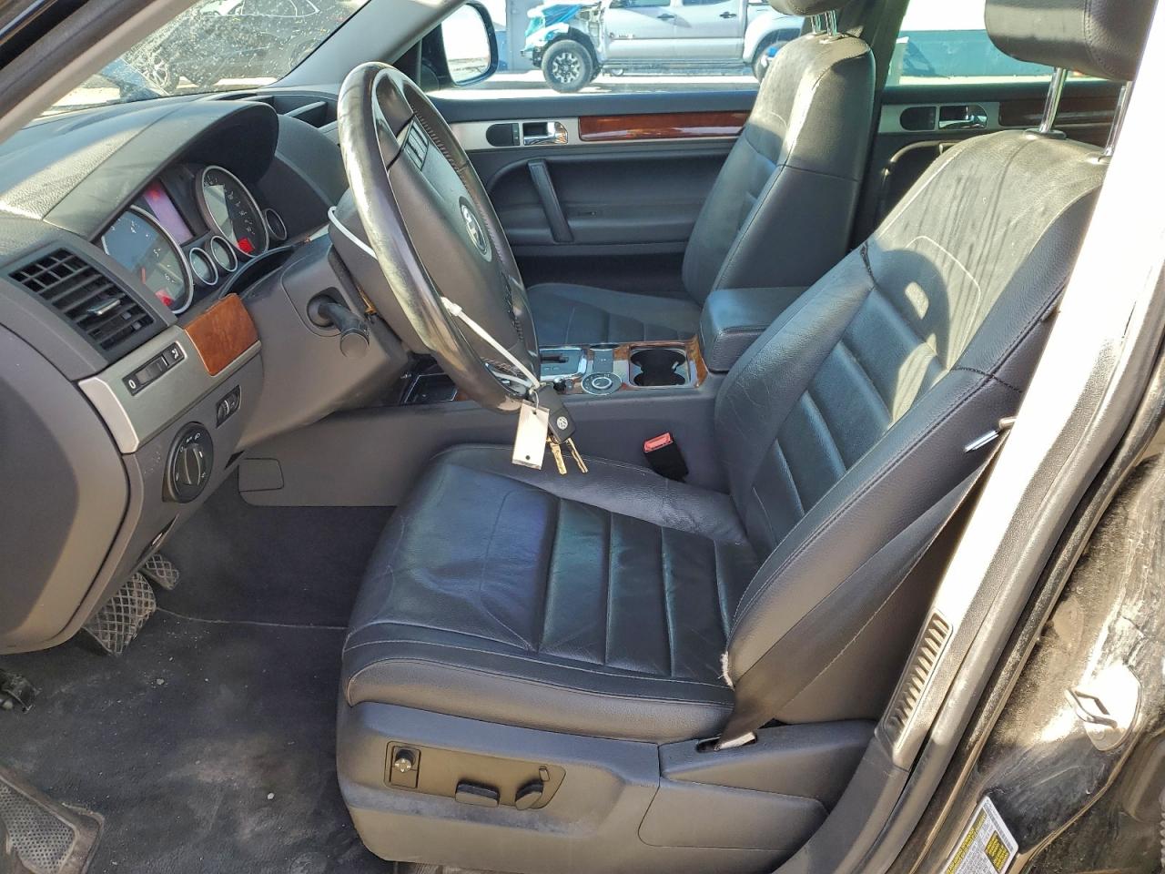 2010 VOLKSWAGEN TOUAREG TDI photo 7