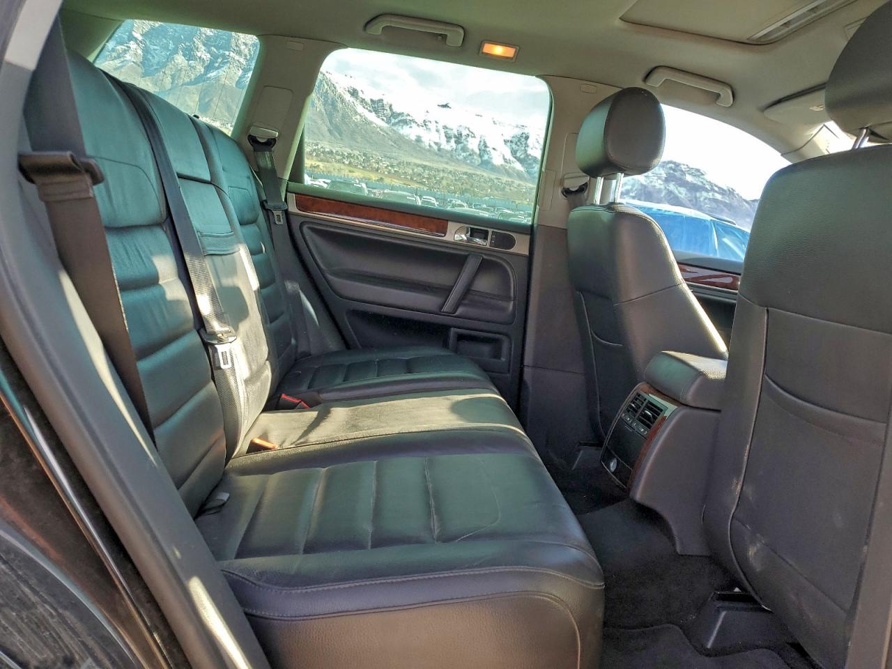 2010 VOLKSWAGEN TOUAREG TDI photo 10