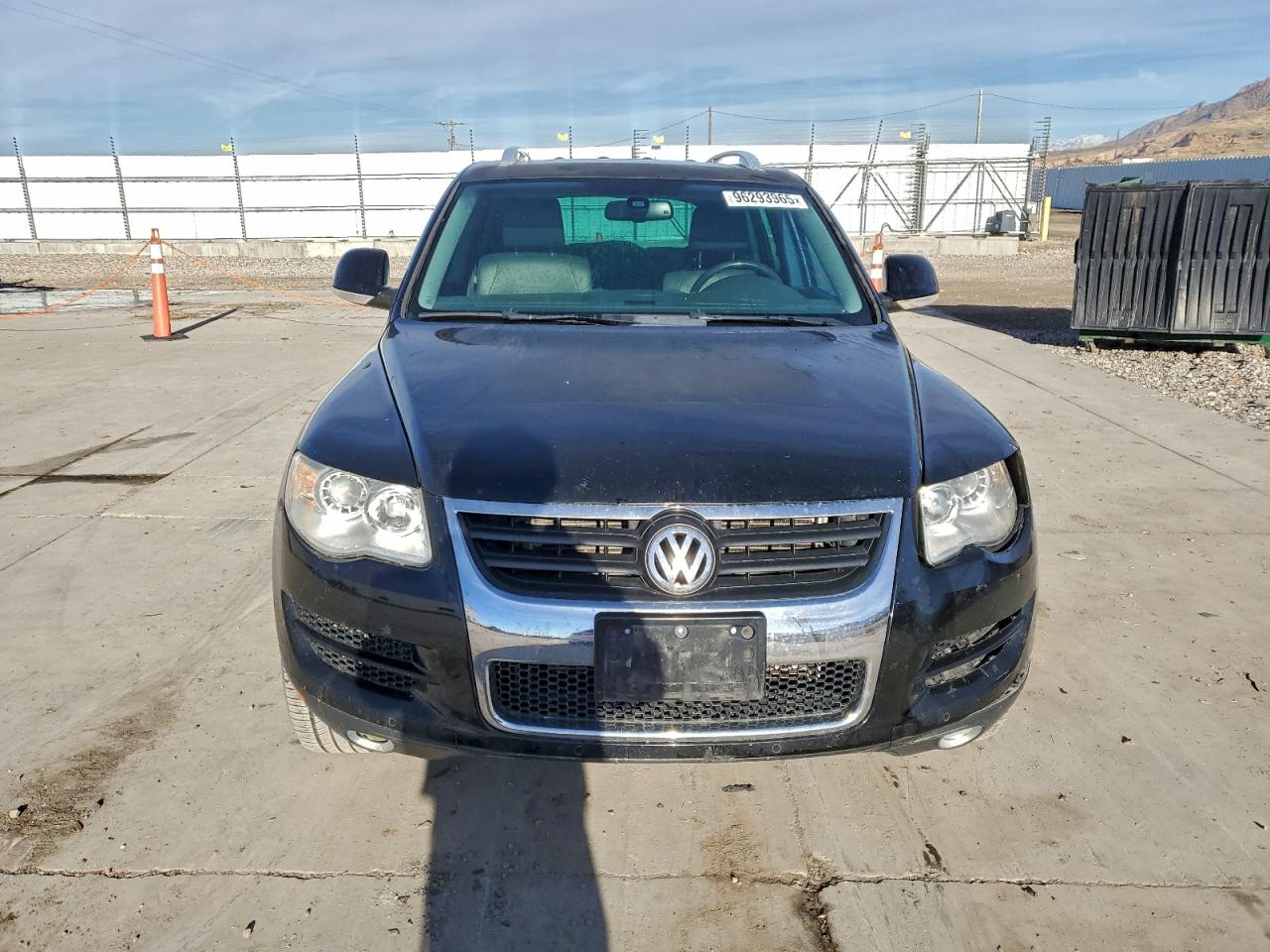2010 VOLKSWAGEN TOUAREG TDI photo 5