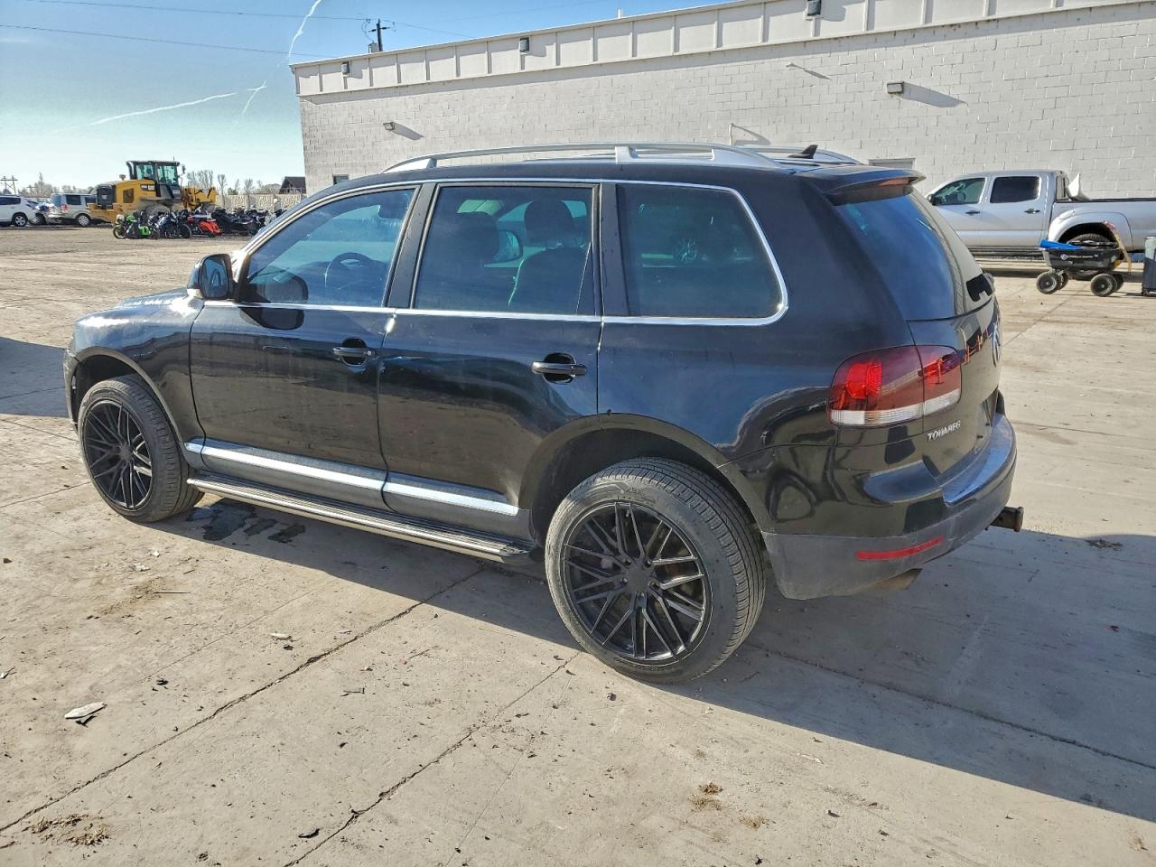 2010 VOLKSWAGEN TOUAREG TDI photo 2