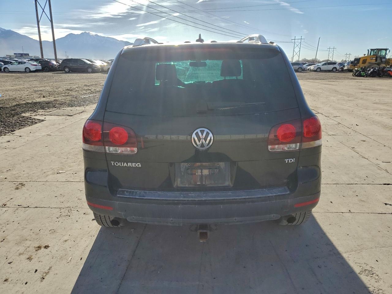 2010 VOLKSWAGEN TOUAREG TDI photo 6