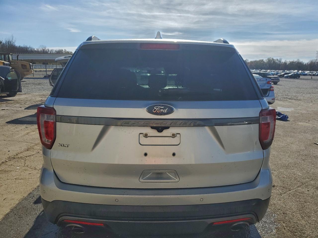 2017 FORD EXPLORER XLT photo 6