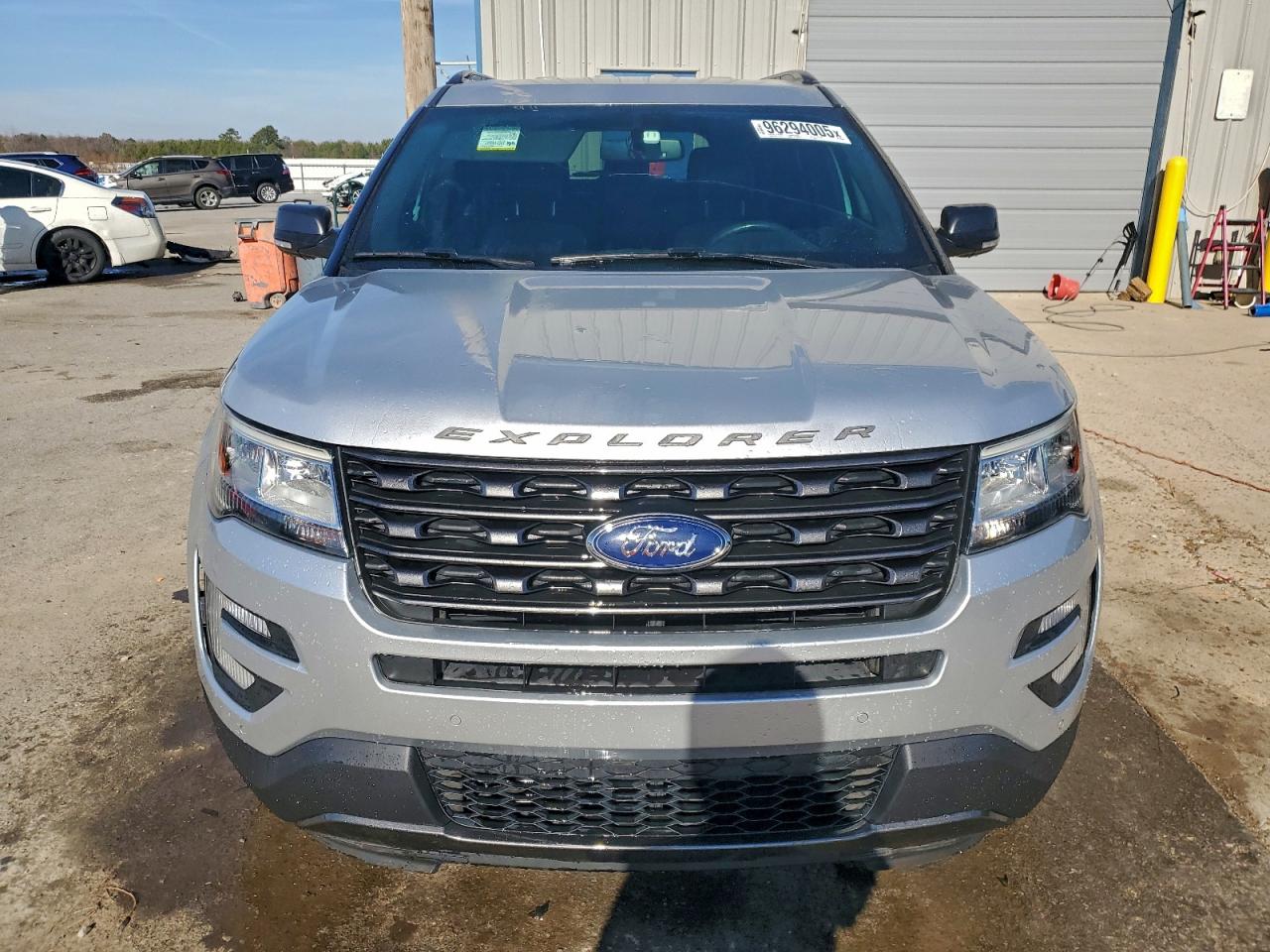 2017 FORD EXPLORER XLT photo 5