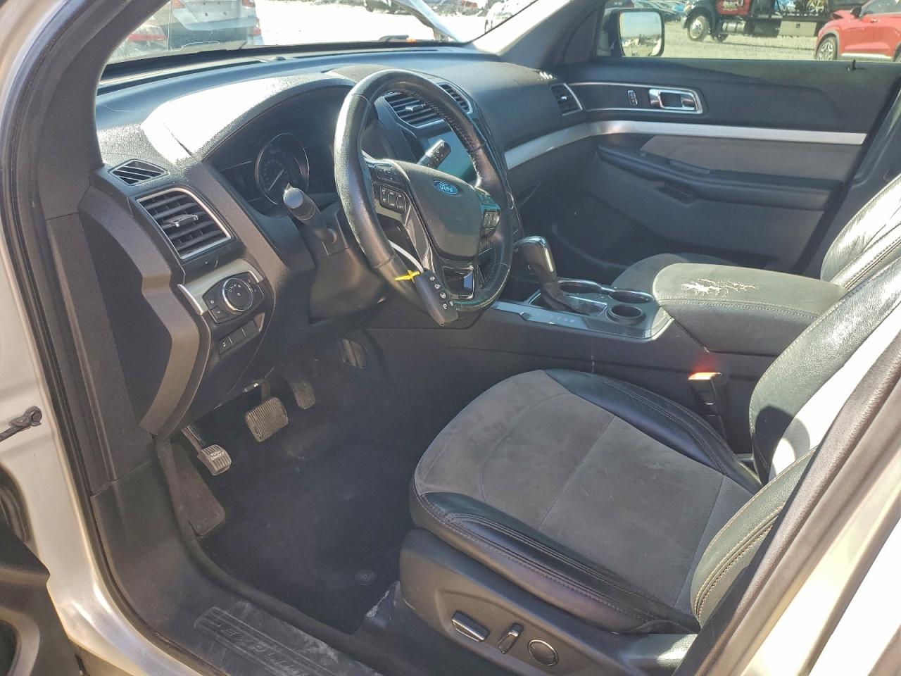 2017 FORD EXPLORER XLT photo 7