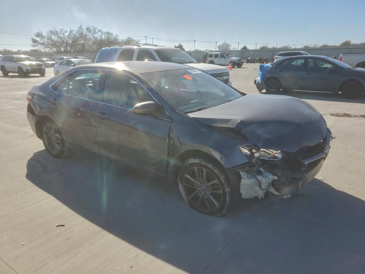 2015 TOYOTA CAMRY LE photo 4