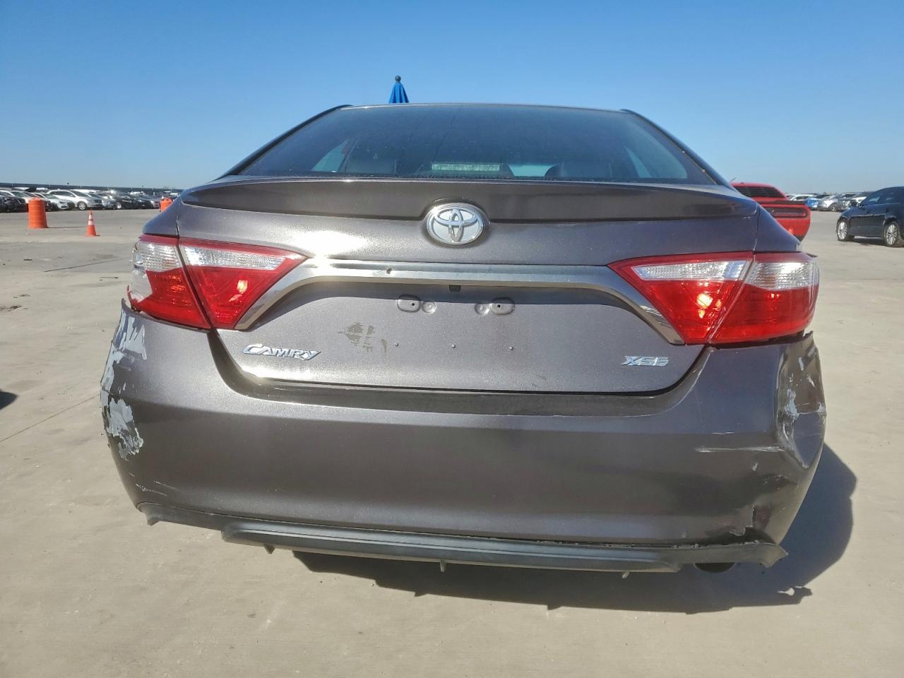 2015 TOYOTA CAMRY LE photo 6