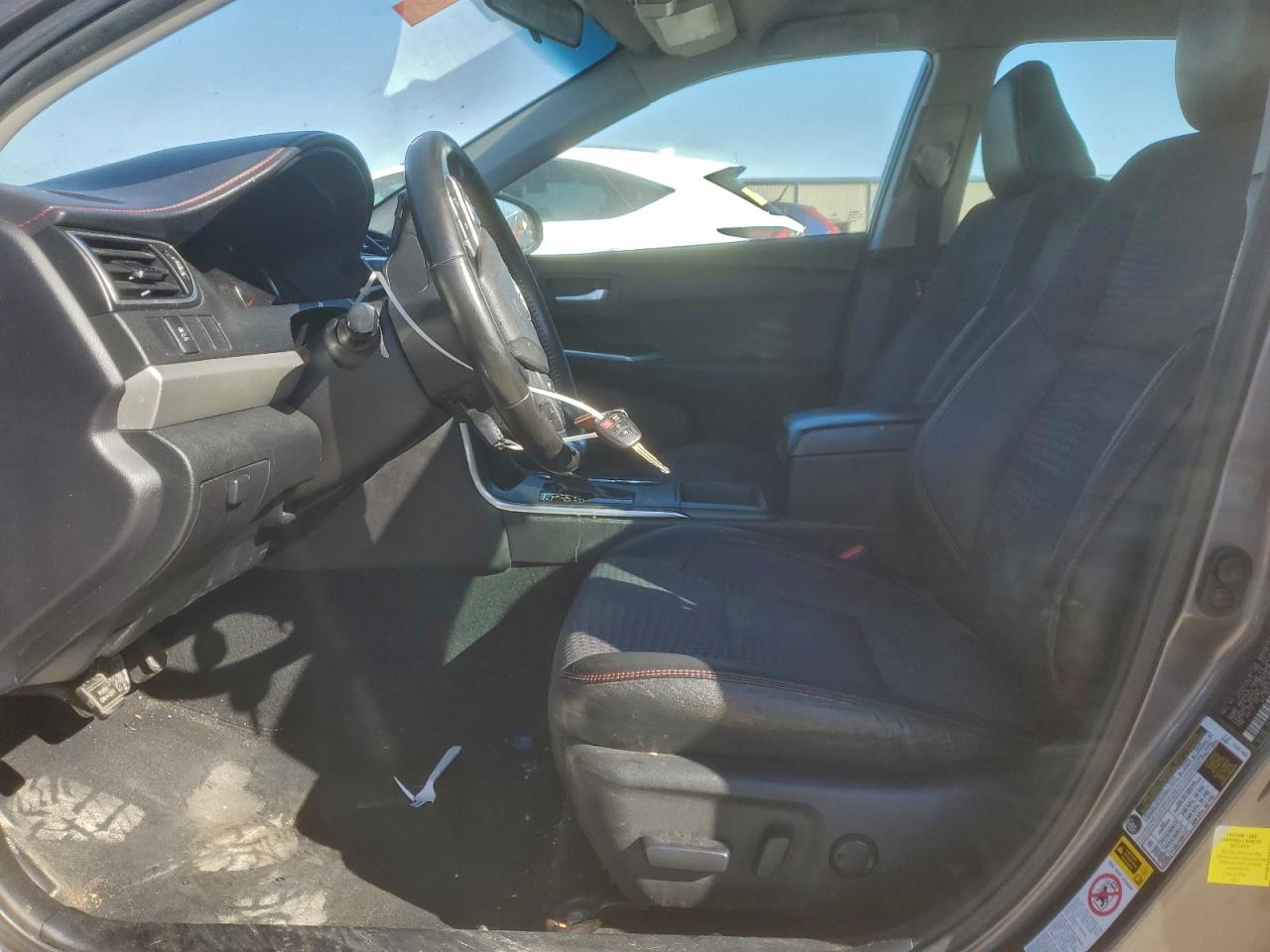 2015 TOYOTA CAMRY LE photo 7