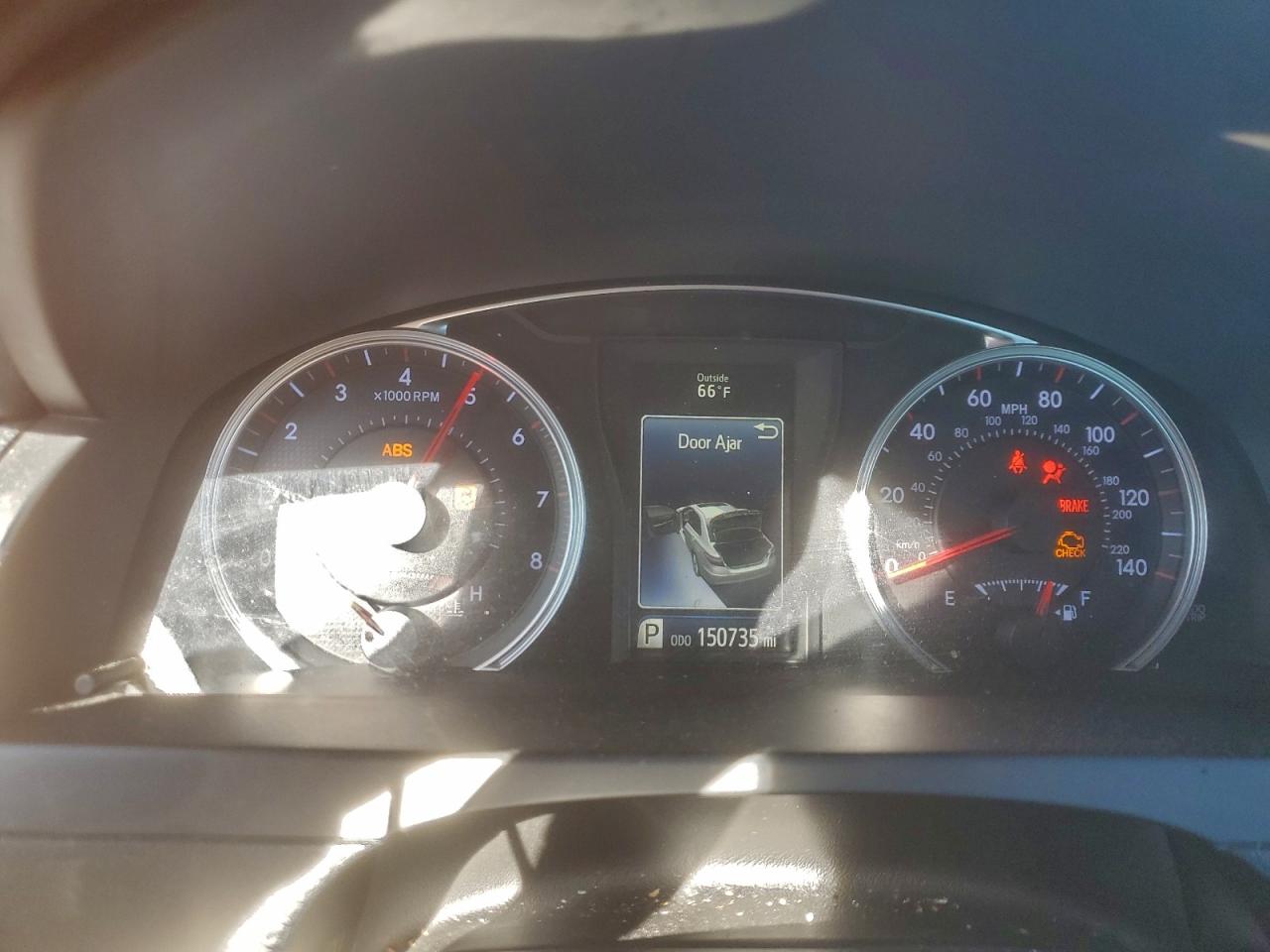 2015 TOYOTA CAMRY LE photo 9