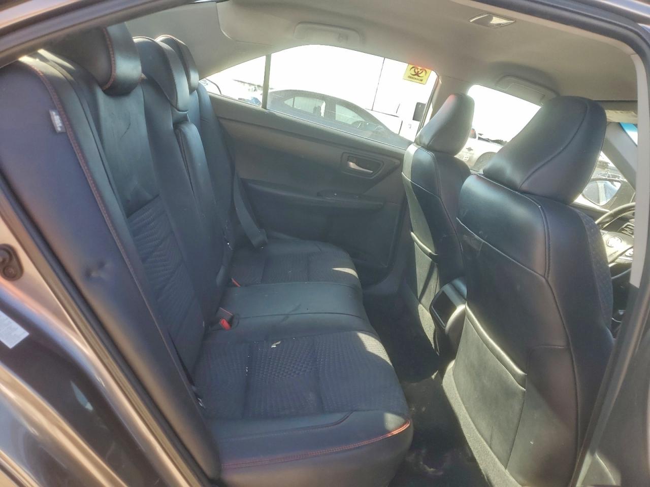 2015 TOYOTA CAMRY LE photo 10