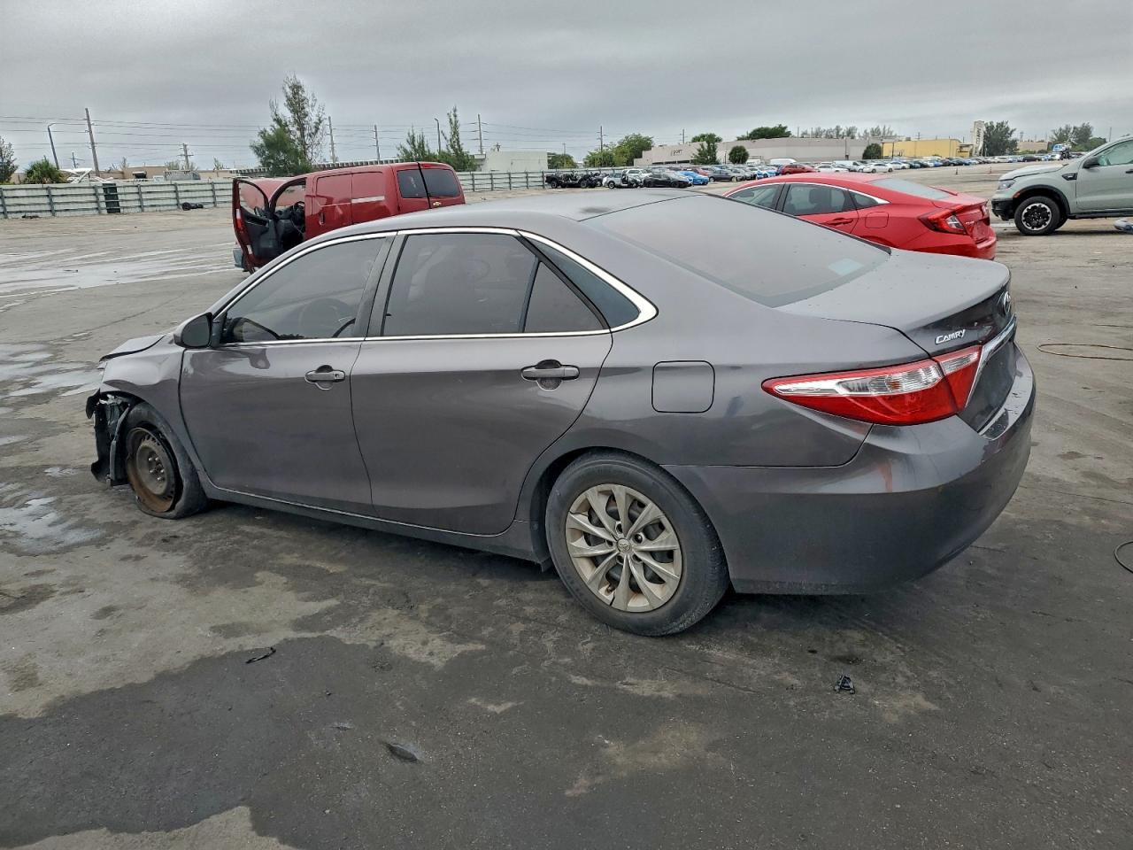 2015 TOYOTA CAMRY LE photo 2