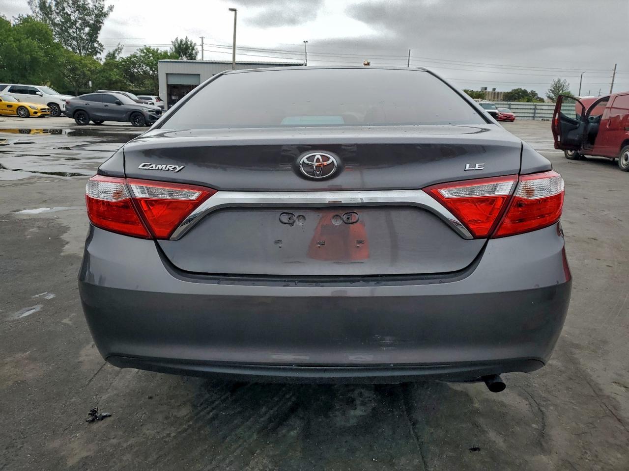 2015 TOYOTA CAMRY LE photo 6