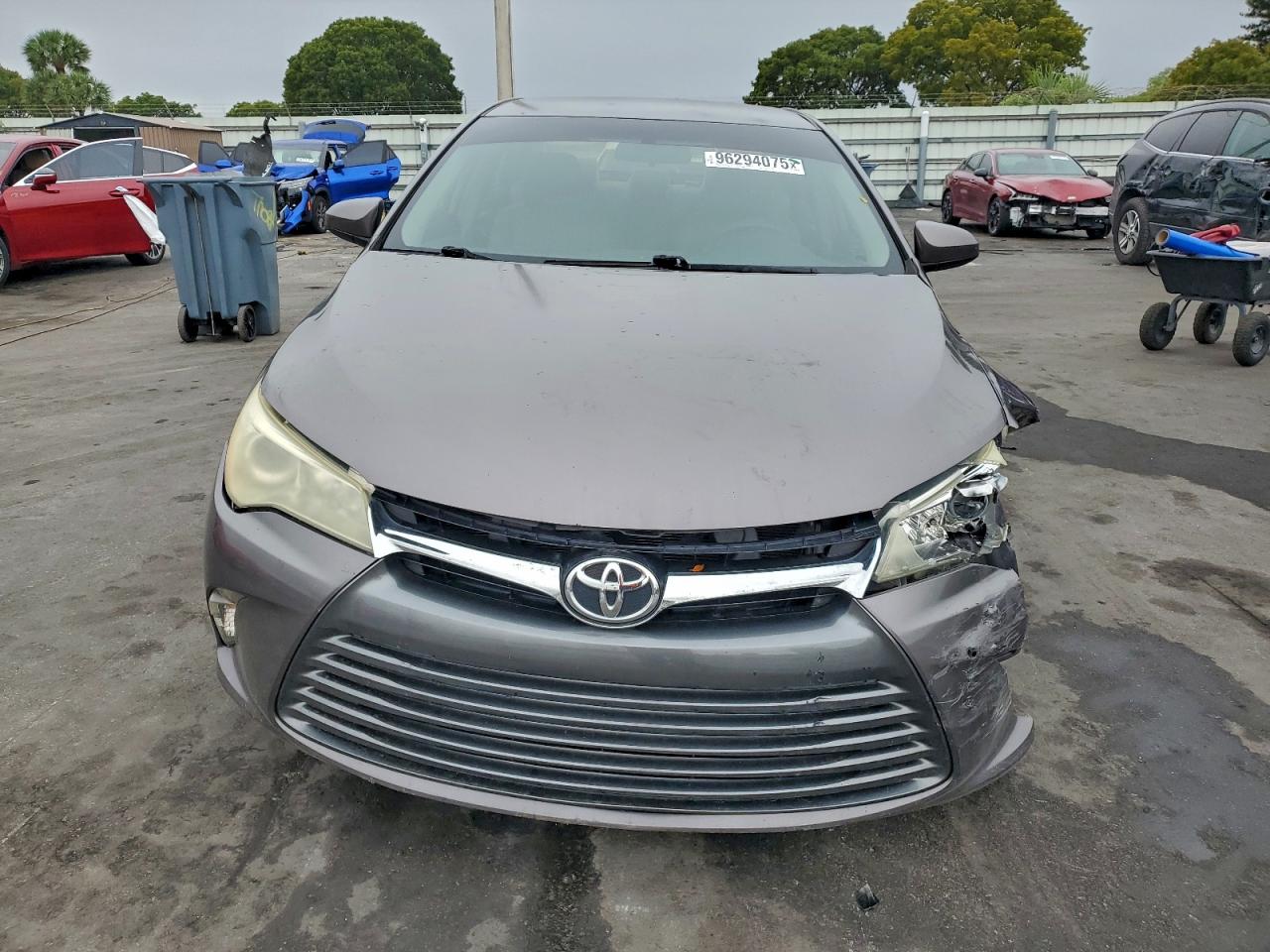 2015 TOYOTA CAMRY LE photo 5